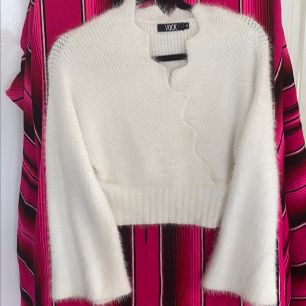 VOCK white cropped sweater with zig zag detail